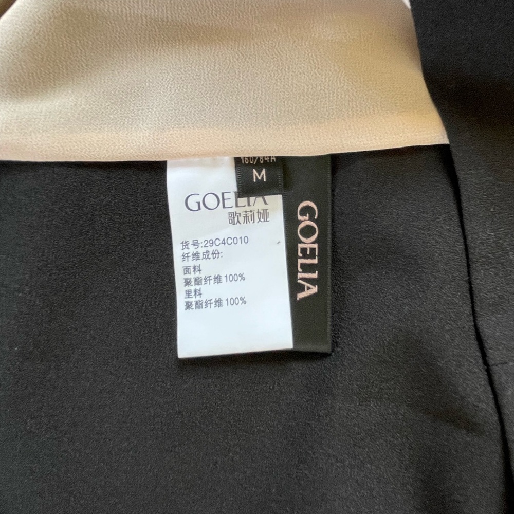 Elegant Black Women's Blouse - Picture 5 of 5